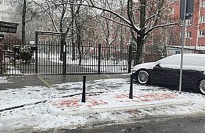 Żoliborz II odcięty od wjazdów. Dzielnica i WSM przerzucają się winą