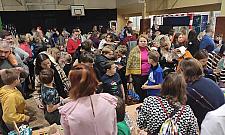 Mikołajkowa Integracja Świąteczna w SP 92: taniec, kolędy i świąteczne atrakcje