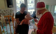 Policjanci obdarowali małych pacjentów Szpitala Bielańskiego