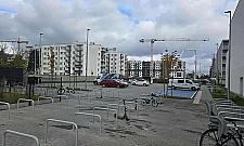 Rodzice z nowej szkoły walczą o parking. "Absurdalna sytuacja"