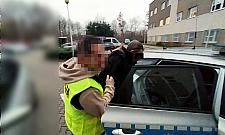 Pijany mężczyzna zaatakował ratowników. Zatrzymała go policja