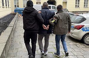 Policja zatrzymała 49-latka. Miał 40 tysięcy plików z dziecięcą pornografią