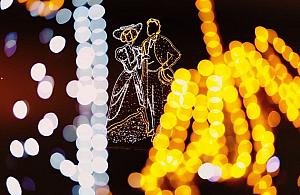 Aleja Chińska w Łazienkach rozbłysła świąteczną iluminacją