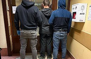 Podpalali altany śmietnikowe. Policja zatrzymała dwóch młodych mężczyzn