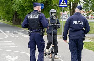 Hulajnogi i rowery na chodniku zagrażają pieszym