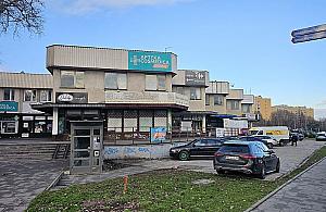 Pawilon niszczeje. Miasto i spółdzielnia walczą w sądach