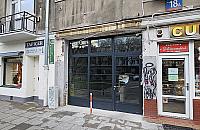 Mickiwicza 18a żąda opłat za udostępnienie przejścia