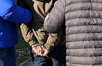 Krwawy atak nożem w mieszkaniu. Ojczym i matka ranni, sprawca w areszcie