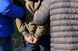 Krwawy atak nożem w mieszkaniu. Ojczym i matka ranni, sprawca w areszcie