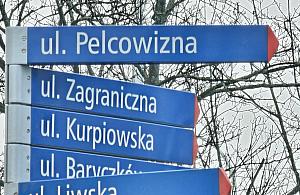 Pierwszy znak z nową nazwą ulicy Wysockiego