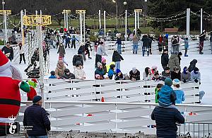 "Bezpłatna" nauka jazdy na łyżwach. Mieszkańcy liczą koszty