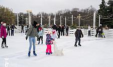 "Bezpłatna" nauka jazdy na łyżwach. Mieszkańcy liczą koszty