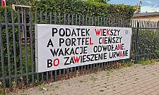 "Łopaty pamięci" dla Zenków z Wiklinowej. Mieszkańcy drwią z urzędników