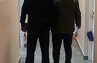 Wjechał samochodem na zamarznięte Jezioro Zegrzyńskie. Uszkodził pomost ratowników