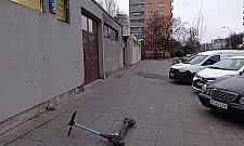 Warszawa ma dość hulajnóg na chodnikach. Jest projekt kampanii za 1,5 mln