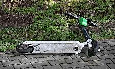 Warszawa ma dość hulajnóg na chodnikach. Jest projekt kampanii za 1,5 mln