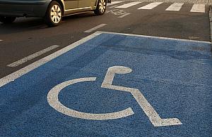 Czy potrzeba więcej "kopert" przy Dywizjonu 303? Radna pyta w imieniu mieszkańców