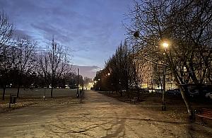 Ciemności w parku na Sadybie. Czy wkrótce będzie lepiej?