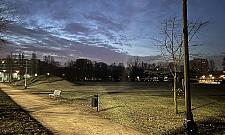 Ciemności w parku na Sadybie. Czy wkrótce będzie lepiej?