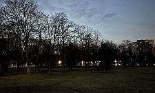 Ciemności w parku na Sadybie. Czy wkrótce będzie lepiej?