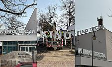 Wrócił kultowy żoliborski neon. Kino Tęcza jak dawniej