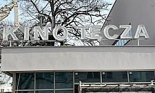 Wrócił kultowy żoliborski neon. Kino Tęcza jak dawniej