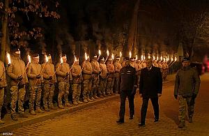 Hołd dla poległych policjantów w Magdalence. Nocna uroczystość kontrterrorystów