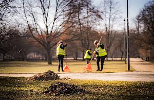 Warszawa szykuje się na wiosnę. Trwają prace w parkach i przy ulicach