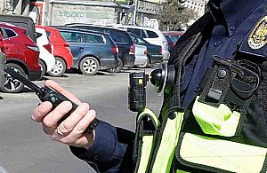 Chciała wyjechać z garażu, ale wjechała w ścianę. Była nietrzeźwa