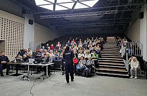 Policjanci spotkali się z seniorami. Ostrzegali przed oszustami