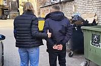 Wyszedł z aresztu i znów napadł. Ponownie wyrwał torebkę tej samej kobiecie