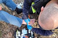 Siedział boso na ławce i mówił, że ma już dość. Strażnicy miejscy ruszyli z pomocą