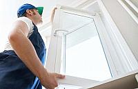 Czym różnią się okna drewniane klasy premium od standardowych modeli?