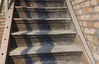 Postęp prac przy drewniaku Burkego. Wracają oryginalne elementy