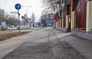 Chodniki i droga rowerowa na Conrada za miliony. Kiedy remont?