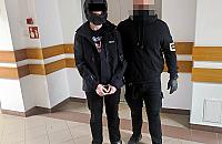 Atak nożem w tramwaju. Pasażerowie i policja obezwładnili napastnika