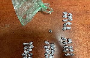 Praga Północ: rozbity punkt narkotykowy przy Brzeskiej. Dwaj mężczyźni zatrzymani