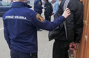 Agresywny 33-latek obezwładniony przez strażników miejskich