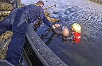 Dramat nad Kanałem Żerańskim. Uratowano 69-latka z lodowatej wody