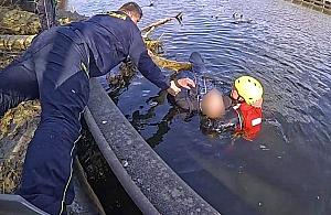 Dramat nad Kanałem Żerańskim. Uratowano 69-latka z lodowatej wody