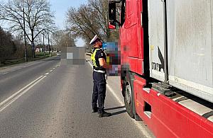 Akcja na DW631. Mandaty dla kierowców ciężarówek