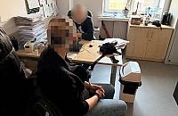Znaleźli telefon w urzędzie i go zatrzymali. Usłyszeli zarzuty