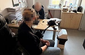 Znaleźli telefon w urzędzie i go zatrzymali. Usłyszeli zarzuty