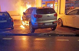 Nocny pożar SUV-a na Pradze-Północ. Szybka akcja służb