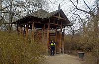 Narkotyki w altance przy placu zabaw