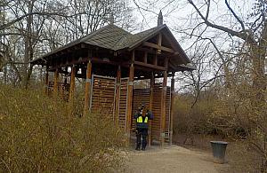 Narkotyki w altance przy placu zabaw