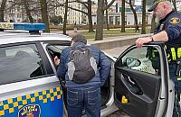 Turystka z Gwatemali upadła pod PKiN. Szybka pomoc straży miejskiej