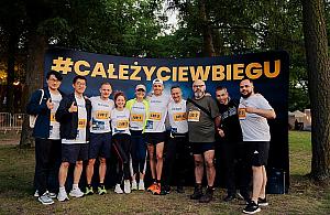 Nocny Bieg Firmowy w Warszawie. Pomaganie po zmroku