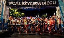 Nocny Bieg Firmowy w Warszawie. Pomaganie po zmroku