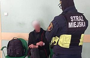 Awantura na Krakowskim Przedmieściu. Agresywny mężczyzna trafił do szpitala